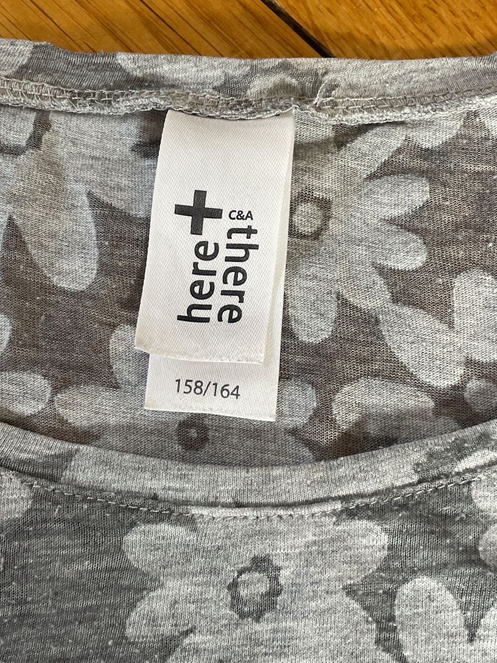 Blusen, T-Shirts & Tops: Top Gr. 158 / 164 – Gebraucht aus Genève von Livsonman 1