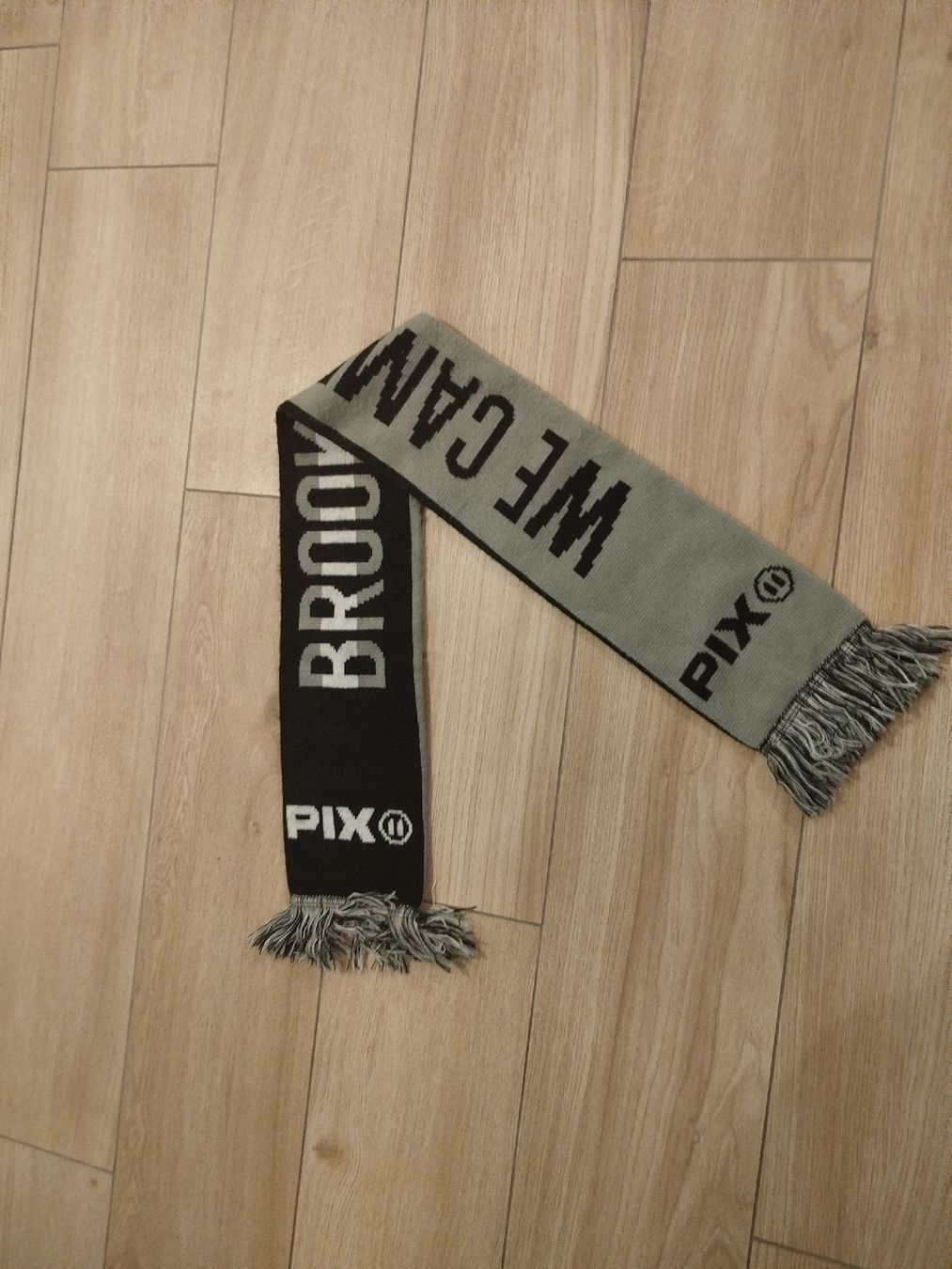Foulards & écharpes: écharpe Brooklyn Nets basketball – D'occasion à Genève par Octo-puces 1