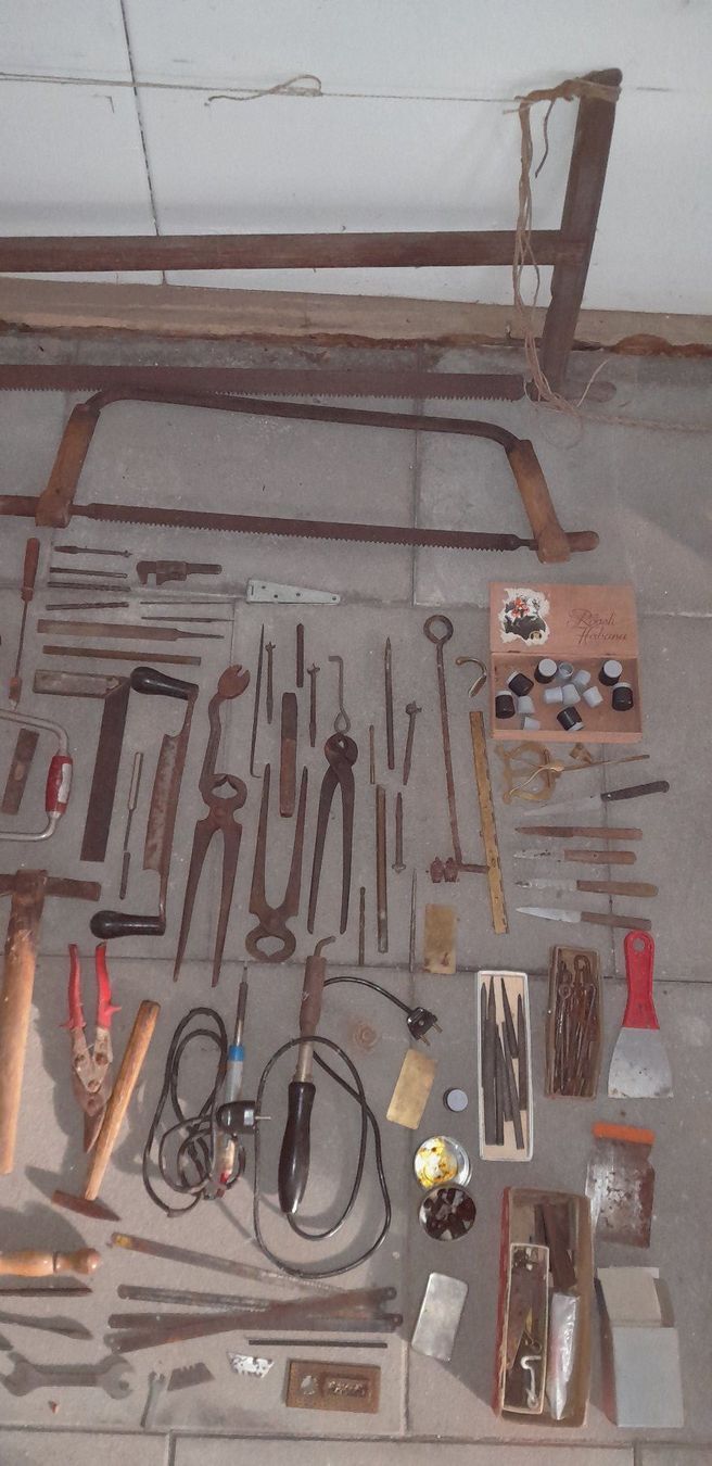 Tutti gli attrezzi: Altes Werkzeug – Usato da Liesberg venduto da Ragged 3