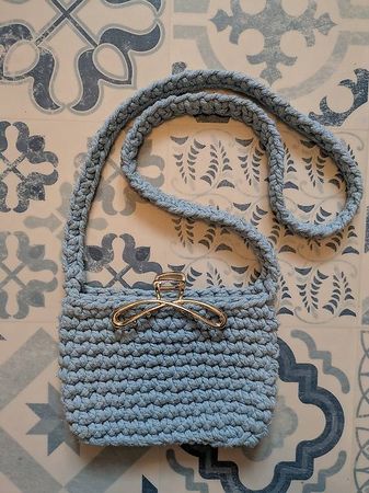 Gehäkelte Handtasche, hellblau