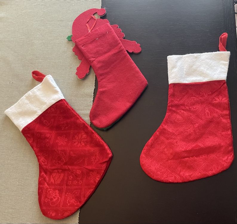 Set Di 3 Calze Natalizie 45,7 Cm Con Passanti – Stile 3D, Bianco E Rosso, Motivi Pupazzo Di Neve, Babbo Natale E Renna, Perfette Per Decorazioni