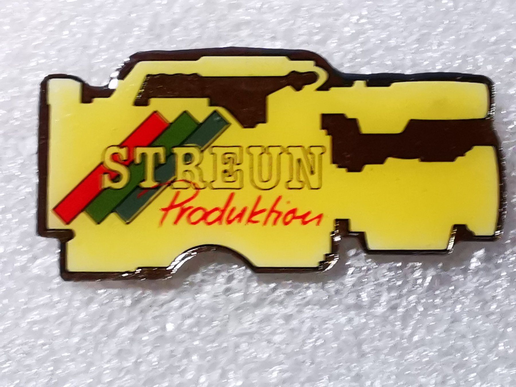 Placchette & Badge: Ansteckpin 41: Streun Produktion – Usato da Oppligen venduto da Pin-Fall-Shop