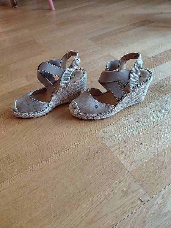 Scarpe da donna: Esprit Schuhe Grösse 36 – Usato da Winterthur venduto da Car_8xsw