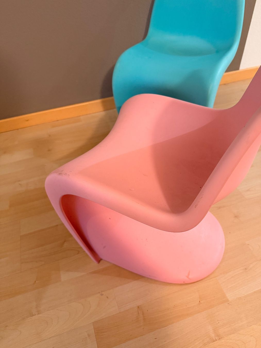Vitra Stühle: 2x Panton Junior Kinderstuhl - Original Vitra – Gebraucht aus Kilchberg ZH von tomtomk99 3
