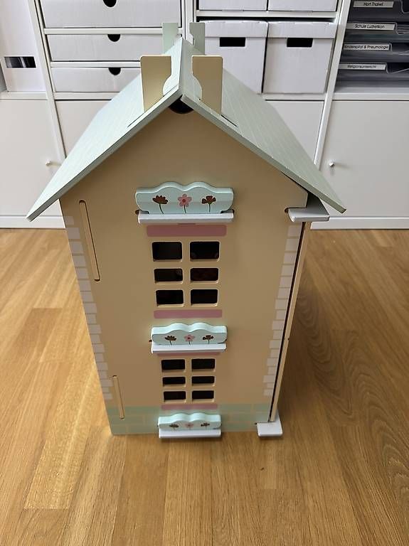 Puppenhäuser & -möbel: Puppenhaus – Gebraucht aus Thalwil von ben_tzy8 2