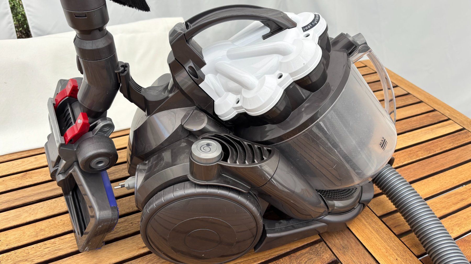 Dyson Aspirateurs & Accessoires: Dyson Staubsauger DC 29 - HEPA Filter – D'occasion à Rheinfelden par sabine0101 7