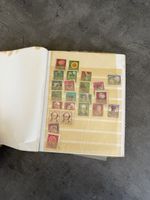 Briefmarken Album mit vielen verschiedenen Marken, gute Ausw