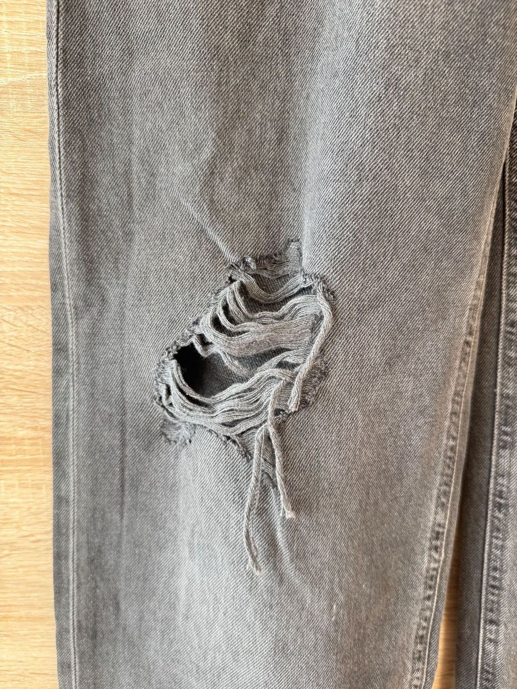 H&M Jeans: Jeans trendy noir – Gebraucht aus Montreux von Iza_81199 1