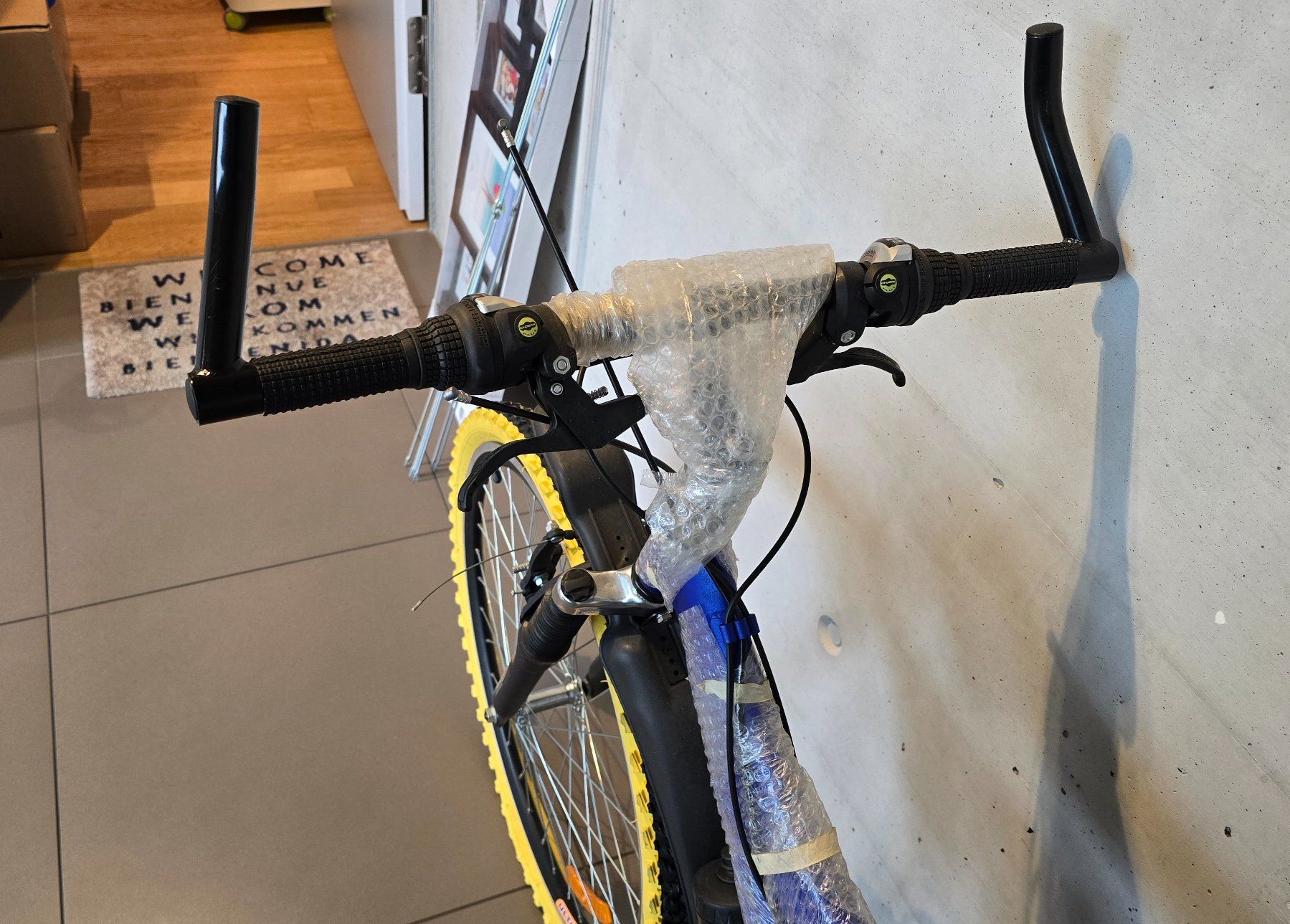 Velos: Neues Mountainbike Blau – Neu und originalverpackt aus Winterthur von Versus0 2