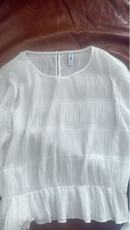 Damen Bluse weiss plissiert Grösse L neuwertig