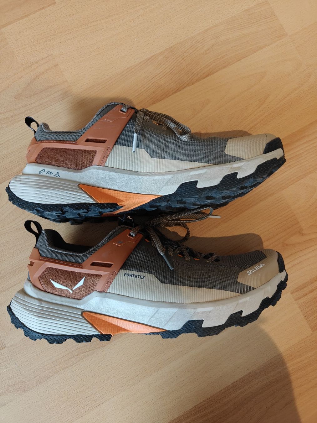 Scarpe da uomo: Salewa Halbschuhe Gr. 44 einmalig getragen – Usato da Olten venduto da Edelw1ss 1