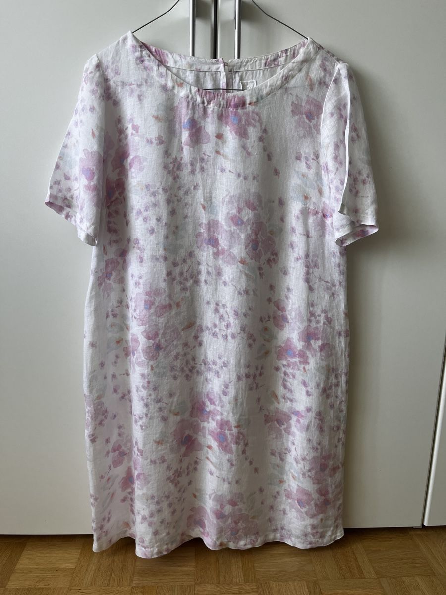 Robes: Kleid 120% Lino, weiss-lila, Gr. 40 – D'occasion à Zürich par Kleanthy