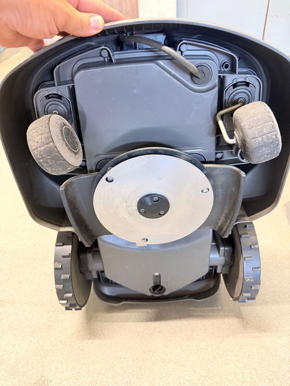 Husqvarna Tondeuses à gazon: Husqvarna AutoMower 305 mit Garage – D'occasion à Lenzburg par billistar 2