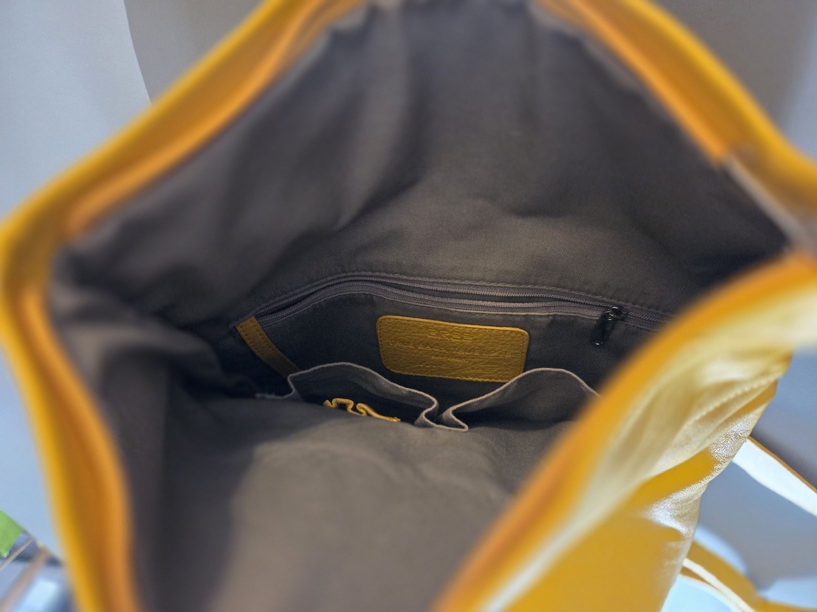 Bree Zaini: Bree Rucksack Leder Gelb – Usato da Hünenberg See venduto da Atsemet 4