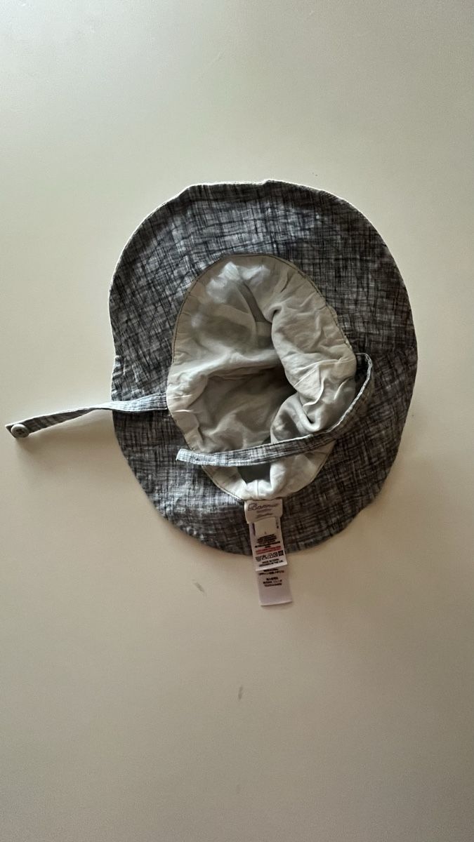 Bonnets & Echarpes: Chapeau bébé- 12-24 mois – D'occasion à Geneve par maremonte 1