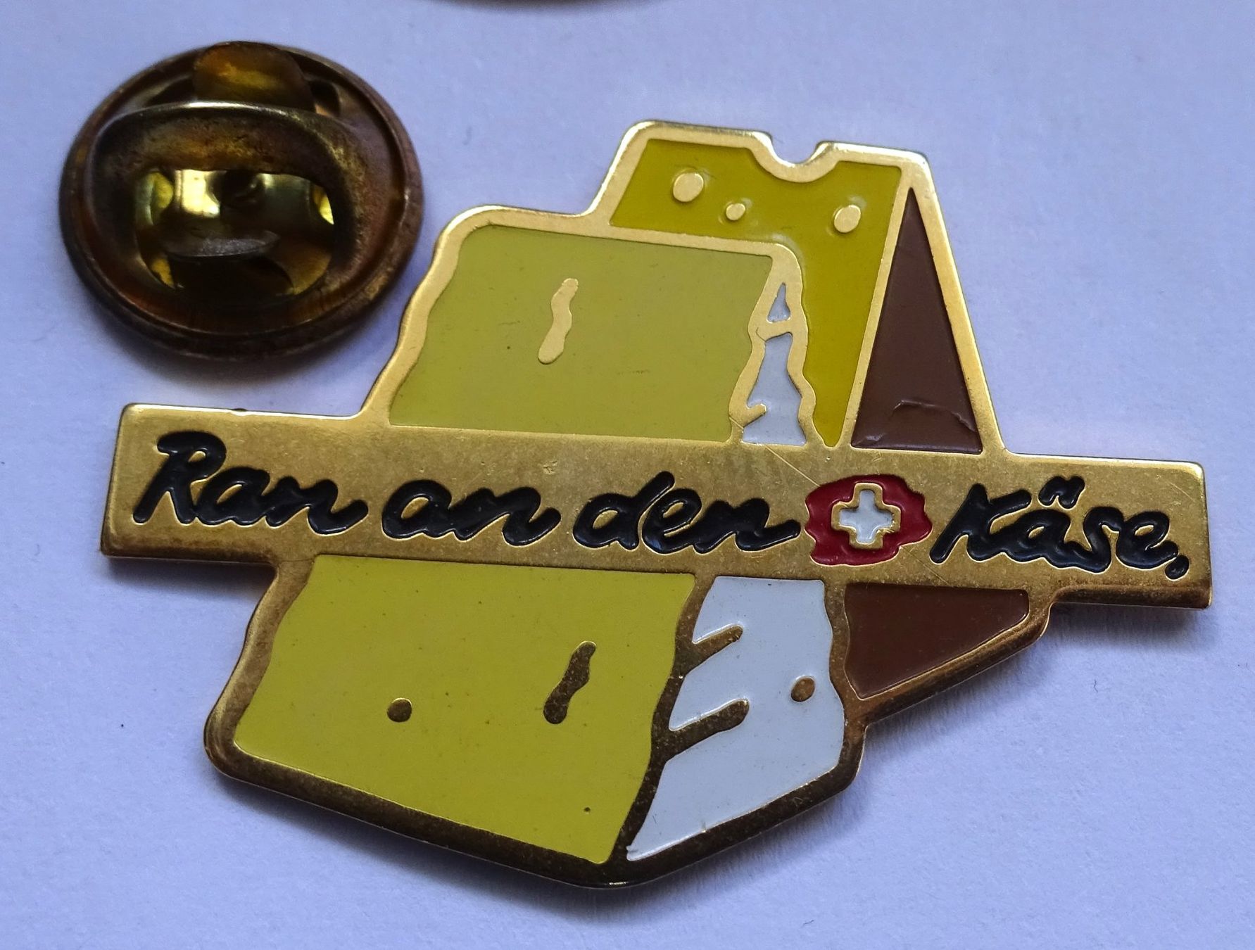 Plaketten & Abzeichen: Pin Ran an den Käse Schweiz – Gebraucht aus Utzenstorf von BUtter81