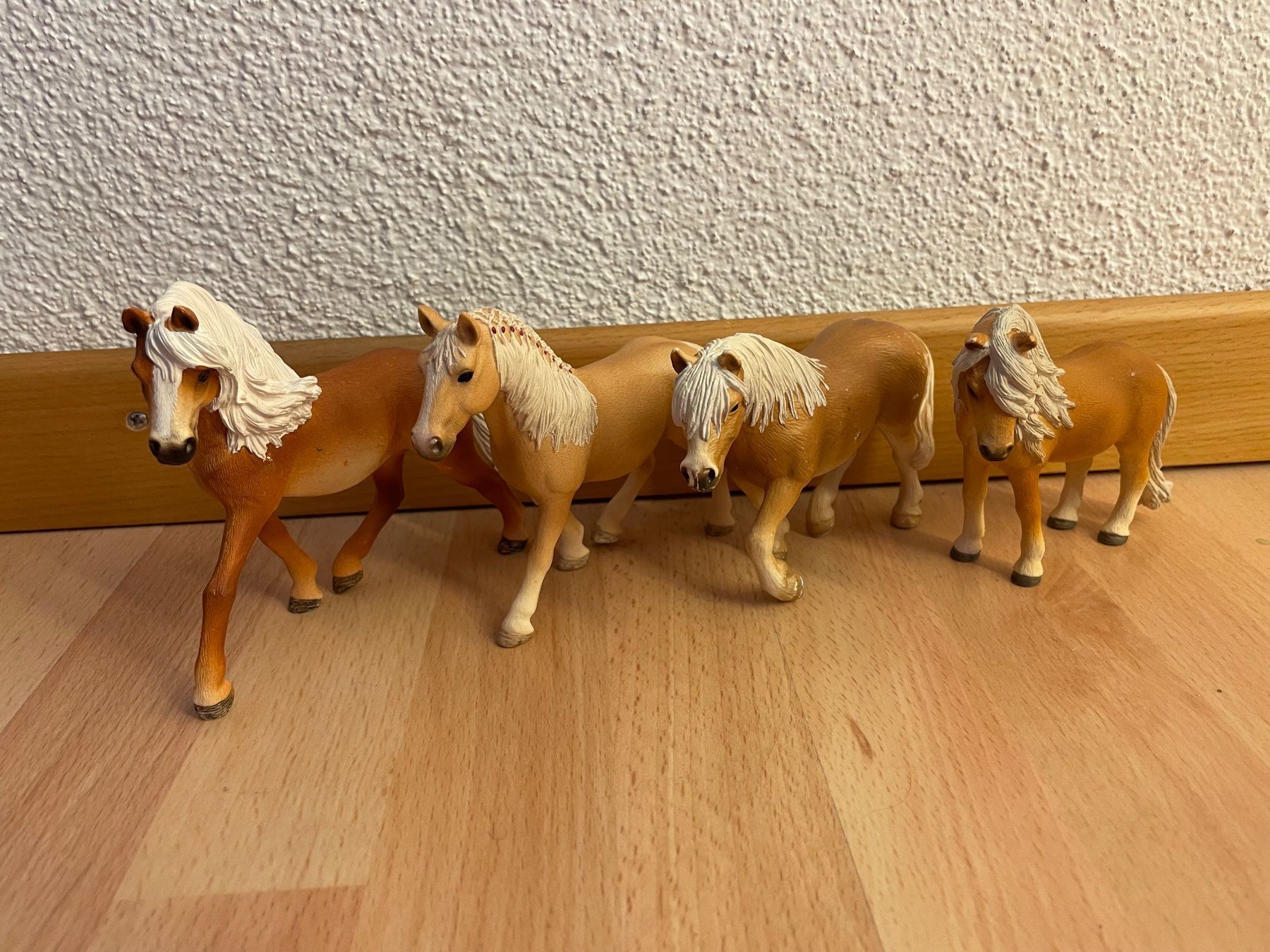 Schleich Giocattoli: Schleich 4 Haflinger Pferde – Usato da Root venduto da Jemo67
