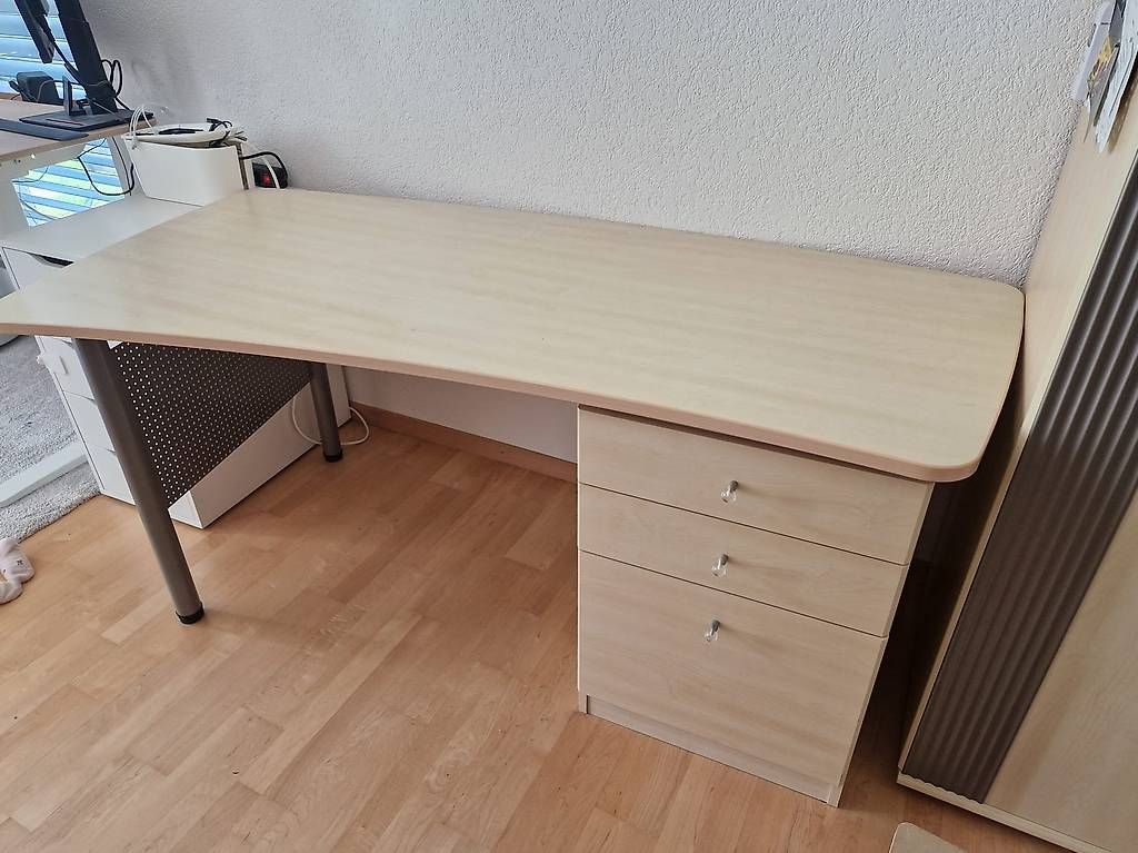 Scrivanie: Helles Pult / Schreibtisch mit Schubladen – Usato da Widen venduto da vi_co