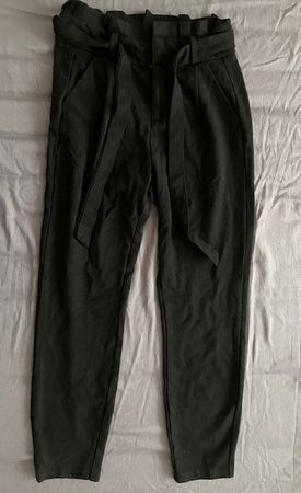 Pantalon noir avec ceinture - Taille 38 -