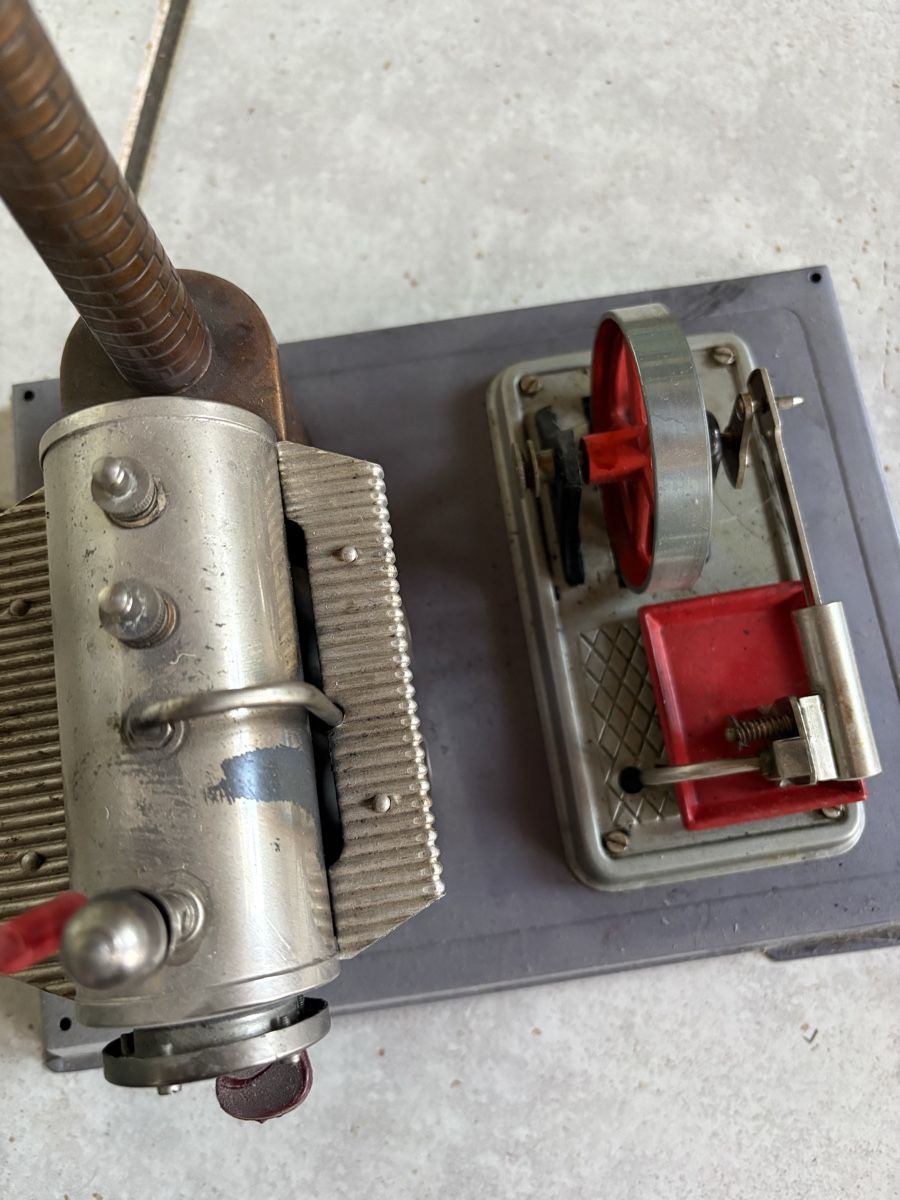 Wilesco Kit di modellismo & Modellini statici: Wiesco Dampfmaschine D8 – Usato da Reichenbach im Kandertal venduto da rue_88nv 3
