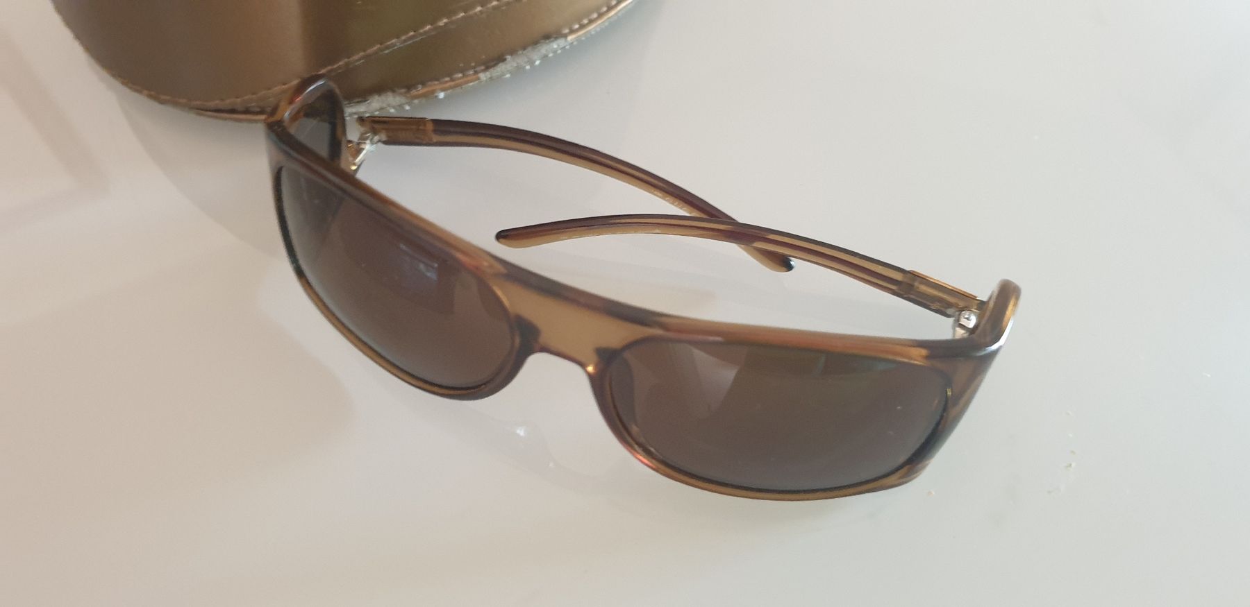 Gucci Occhiali & Lenti: sonnenbrille von Gucci mit Seitenblende – Usato da Zürich venduto da bre_22v9 2