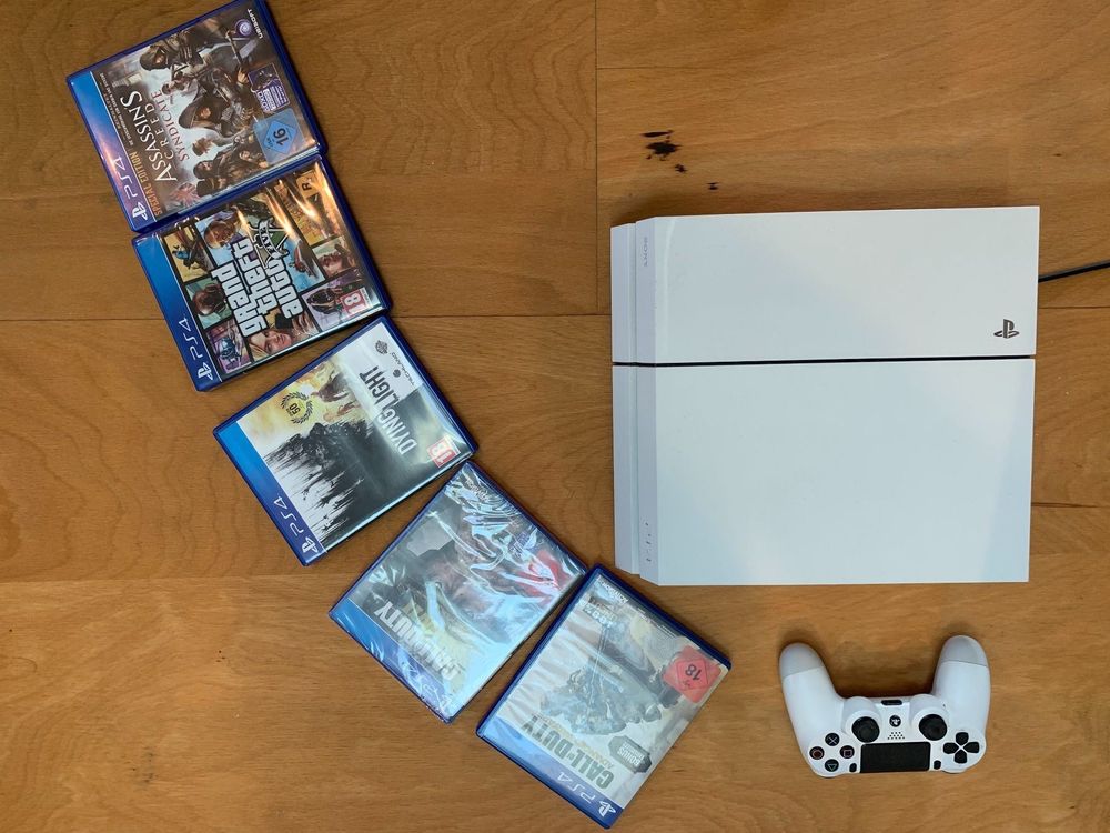 PS4 gebraucht inkl. 5 Spiele (GTA, CoD) Kaufen auf Ricardo