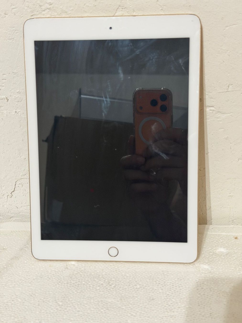 Apple Tablettes PC: iPad A1822 – Défectueux à Plan-Les-Ouates par Shocc