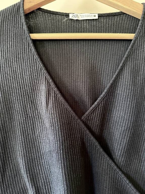 Top: ZARA SCHWARZES WICKEL-TOP – Usato da Zürich venduto da Nadgb1303 1