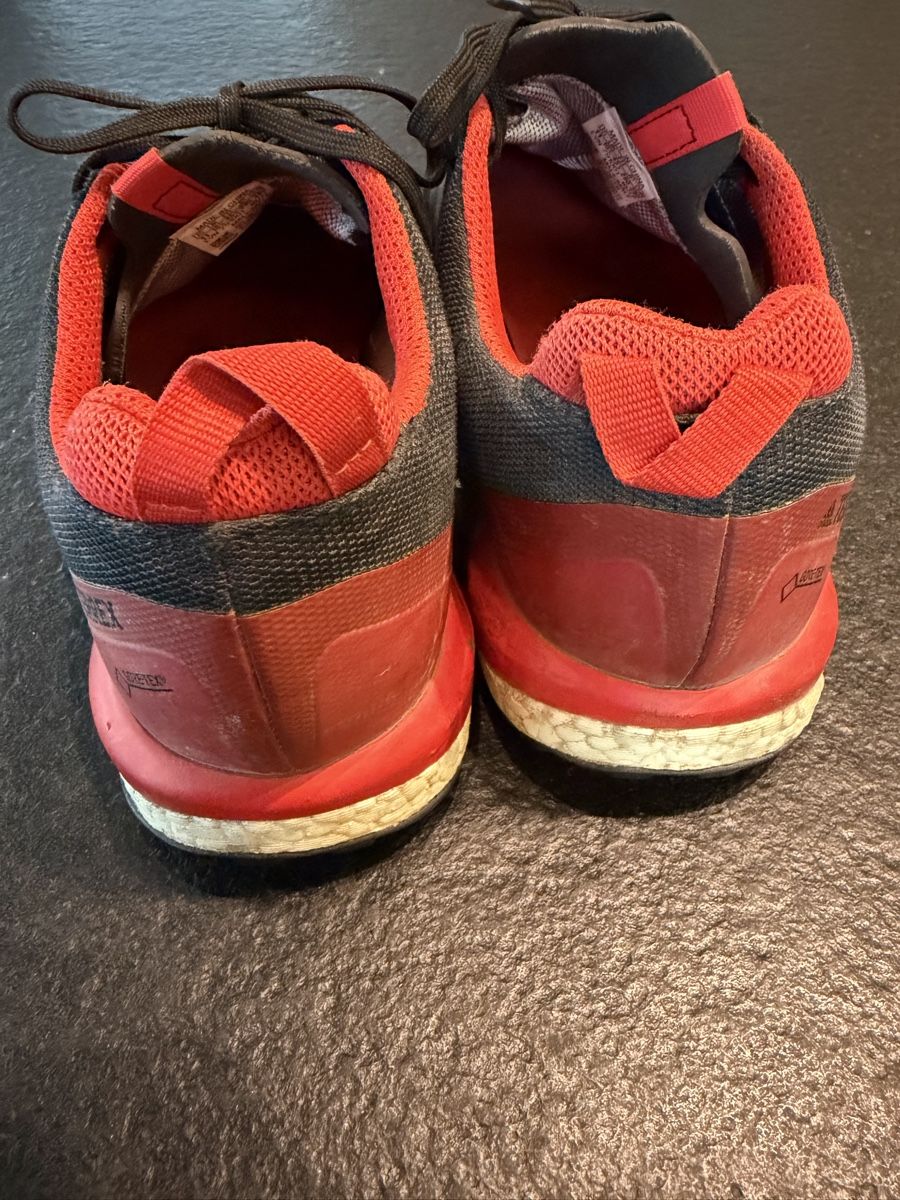 Adidas Scarpe da uomo: Adidas Terrex Gore-Tex, taille 45 1/3 – Usato da Prez-vers-Noréaz venduto da Onicolet11 2