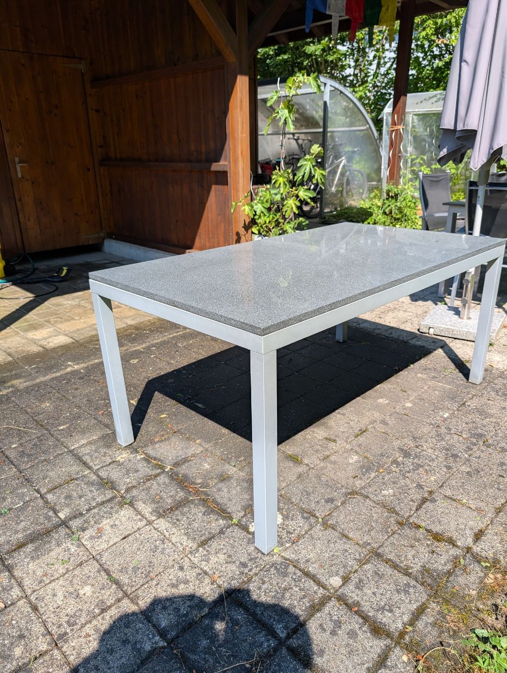 Tische: schöner Gartentisch mit Granitstein – Gebraucht aus Rotkreuz von crumble