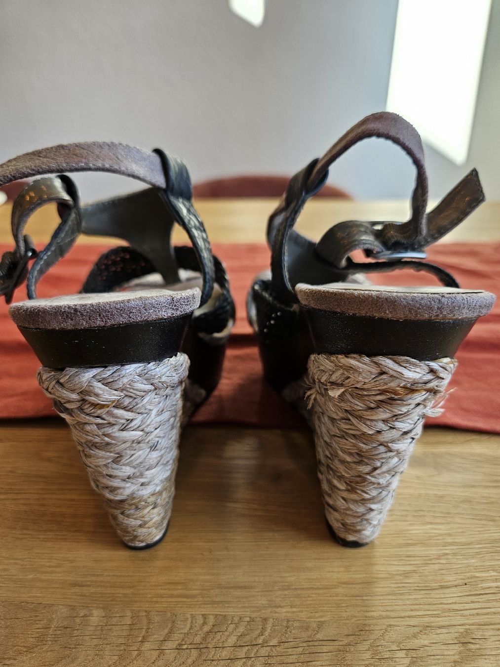 Scarpe da donna: Bullboxer Keilsandalen Gr. 41 – Usato da St. Gallen venduto da Rebiili 1