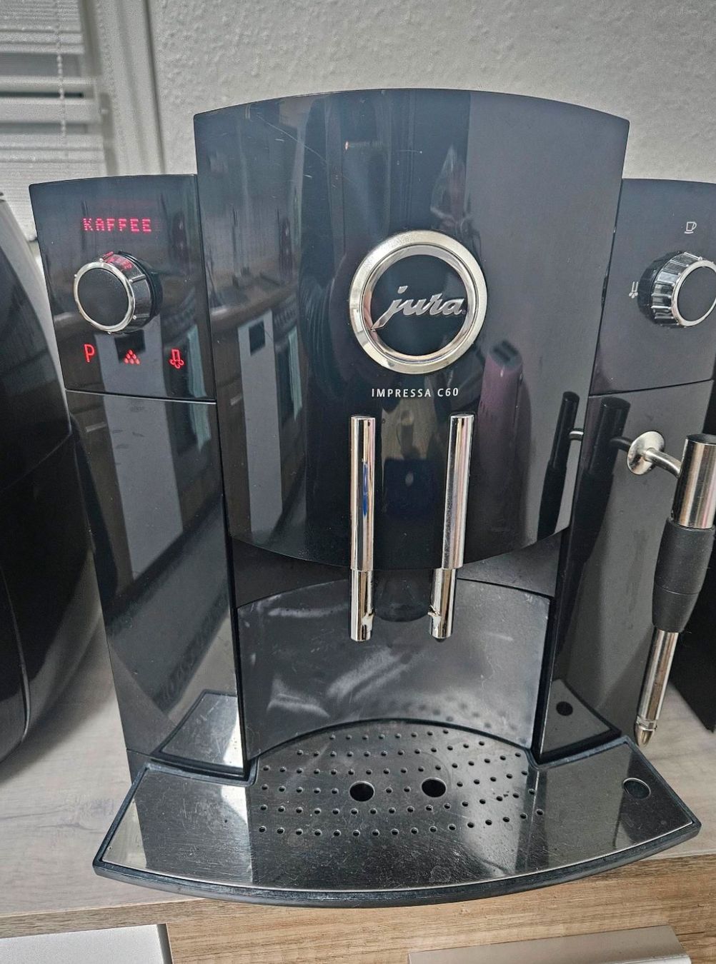 Jura Kaffeemaschinen & Espressomaschinen: Jura Impressa C60 Kaffeevollautomat – Gebraucht aus Wängi von mak_57tm