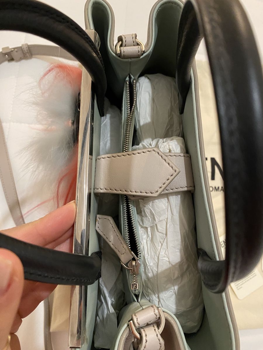Fendi Borse da donna: Fendi 2jours leather handbag with Fur Charm – Nuovo (secondo la descrizione) da Mies venduto da nic_yk5d 4
