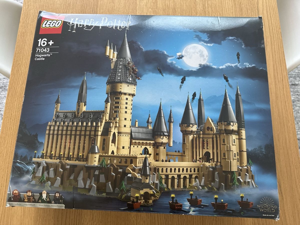 Lego Giocattoli: LEGO Harry Potter Hogwarts Schloss 71043 – Usato da Zürich venduto da Bibiti