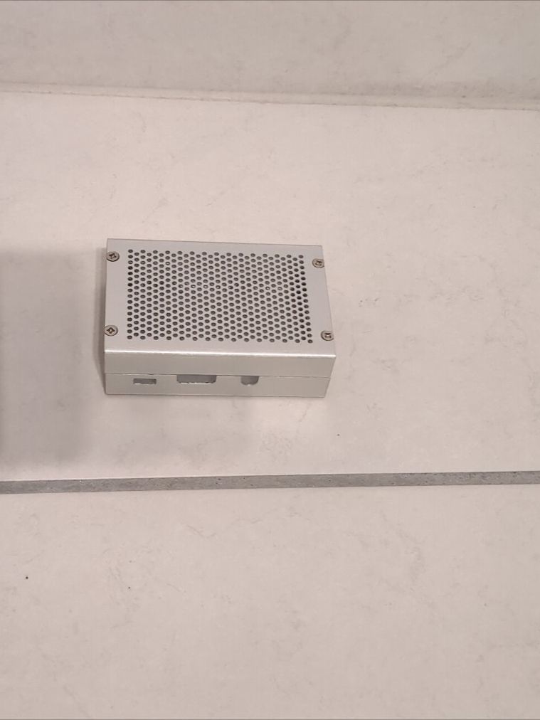 Boîtiers: Raspberry Pi metal case – D'occasion à Bourguillon par sellerfromthenet
