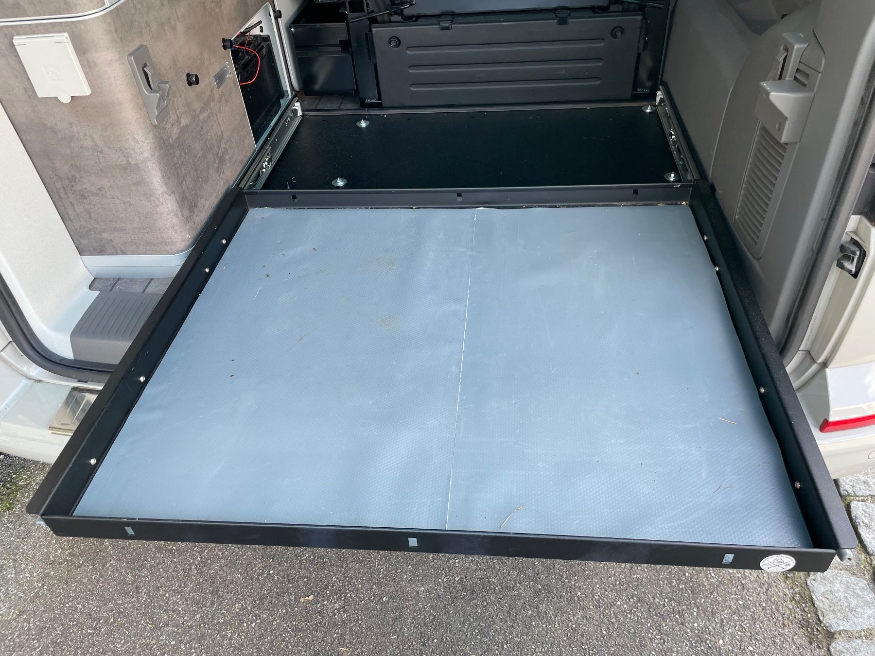 VW Sonstiges Campingzubehör: Heckauszug VW California Ocean, Coast, T5 T6 T6.1 Tiefe 800 – Gebraucht aus Frauenfeld von Digididi 4