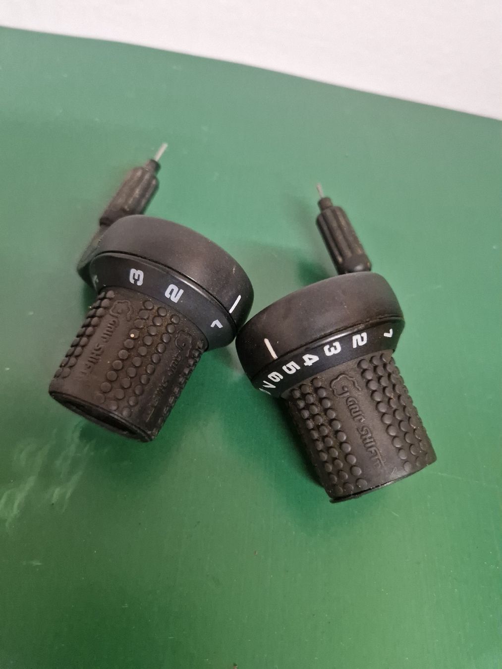 Sram Ersatzteile: GripShift Schalteinheit 3x8 Retro – Gebraucht aus Rothrist von Aloe16 1