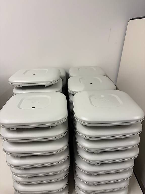 Modem & Router: 49x Cisco AIR-CAP1702-E-K9 Access Points – Usato da Kreuzlingen venduto da PHTG