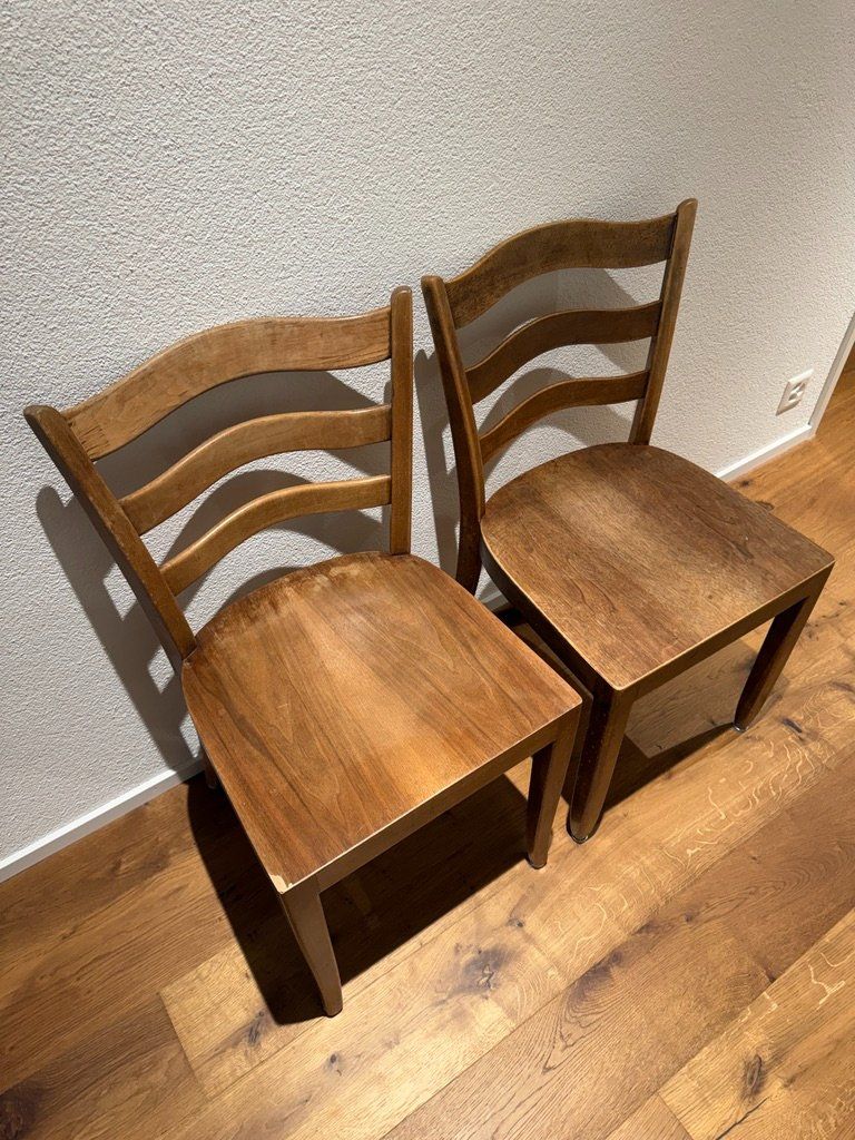 Stühle: 2 Holzstühle ab 1 CHF – Gebraucht aus Jona von swissfamilystore