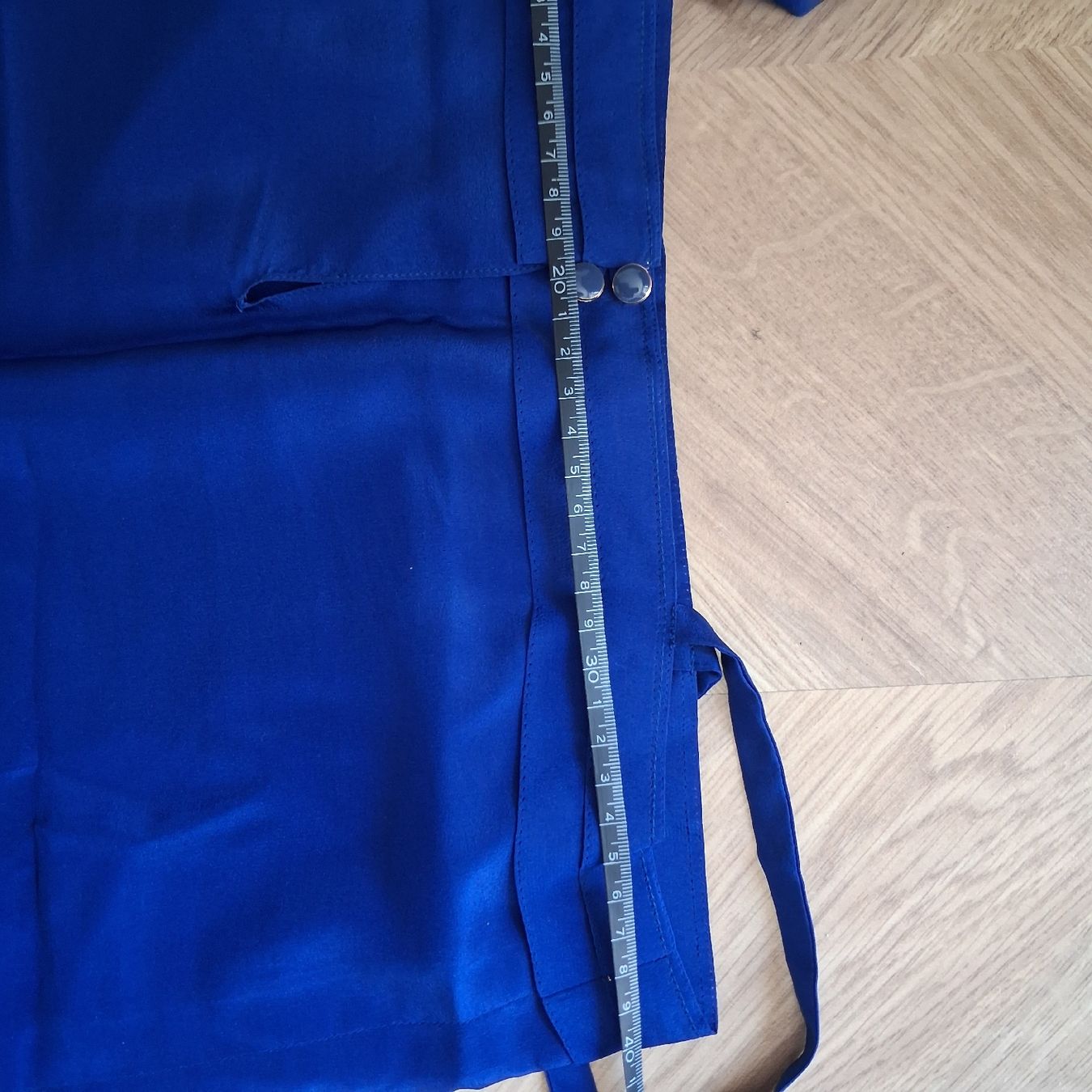 Top: Swiss Made Silk Blouse Royal Blue  – Nuovo (secondo la descrizione) da Wil SG venduto da tre_g2l7 5