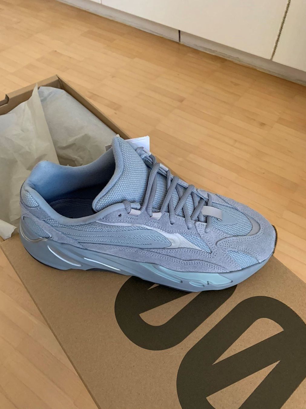 Herrenschuhe: Yeezy Boost 700 V2 Hospital Blue size 44 – Neu und originalverpackt aus Küsnacht ZH von Matrix1977 1
