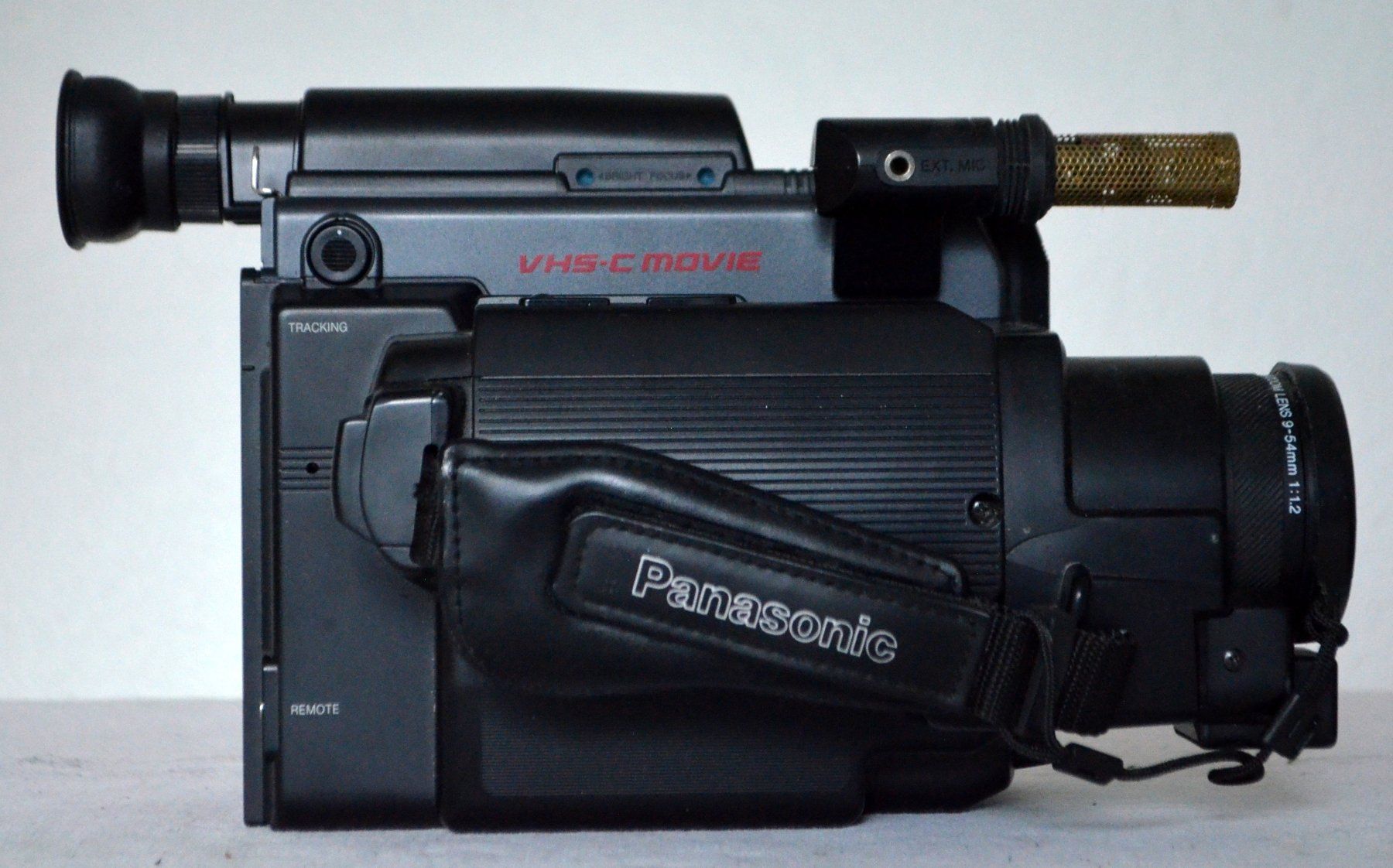 Panasonic Videocamere: Panasonic NV-MC5E Camcorder / caméscope VHS-C – Usato da Collonges venduto da arashee 6