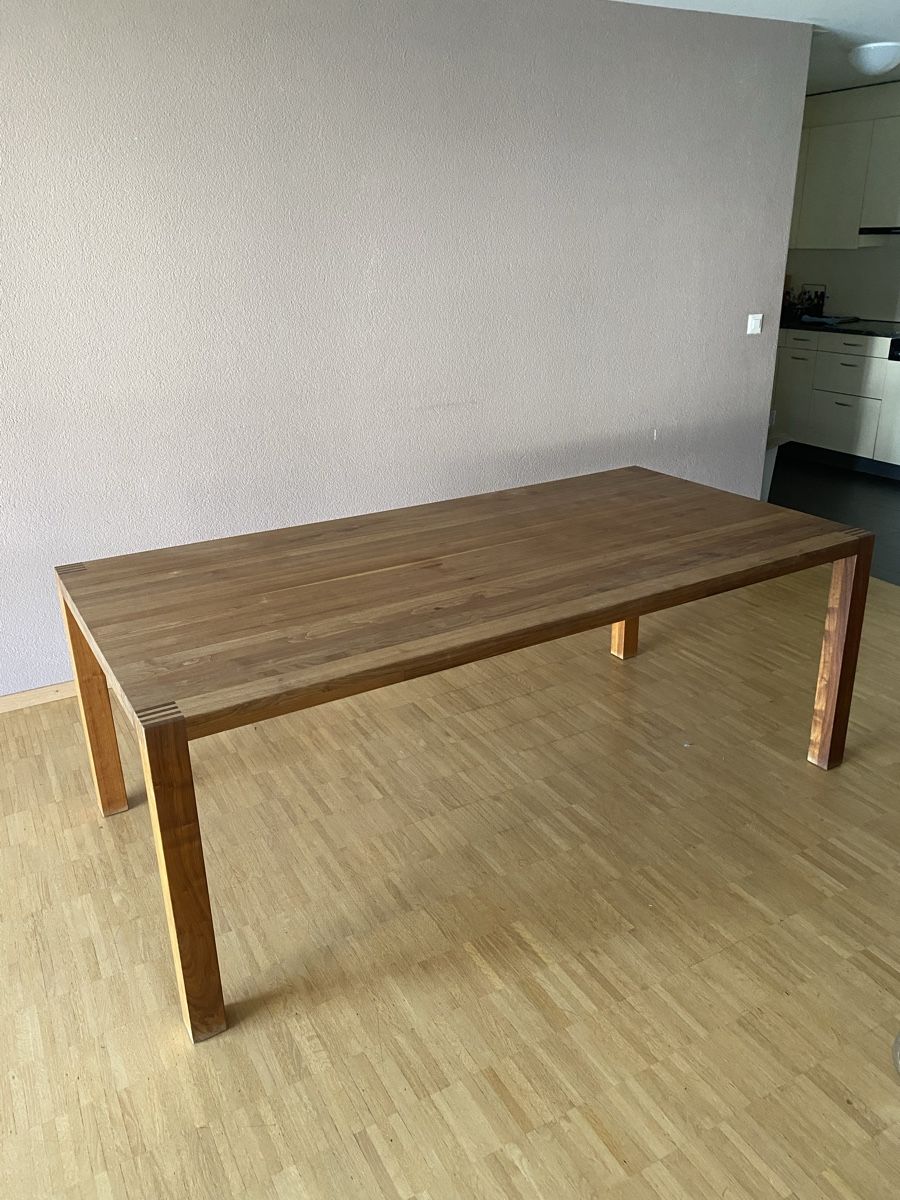 Team7 Tavoli: TEAM 7 Massivholz Esstisch Nussbaum – Usato da Einsiedeln venduto da SempreHCAP 1