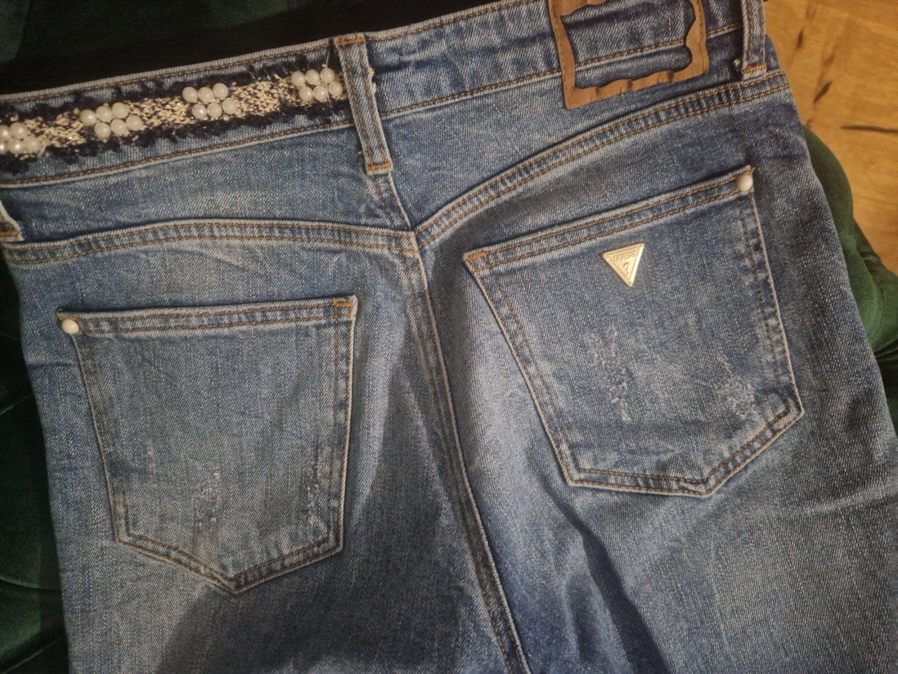 Guess Jeans: GUESS Damenjeans in Grösse 27 mit Perlengürtel – Usato da Emmen venduto da GrabandGo 3