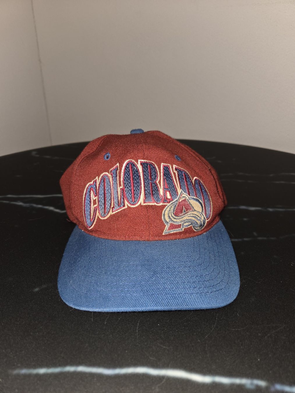 NHL Copricapi, berretti & cappellini: Vintage Colorado Avalanche NHL Snapback Cap – Usato da Morschach venduto da bluefisch396