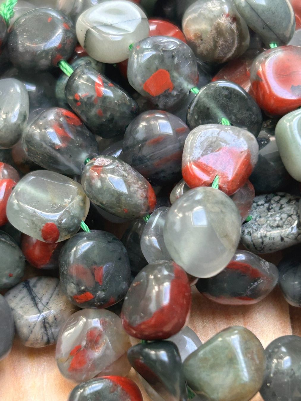 Pietre preziose: Strang echte Blood Stone Nuggets / stone 8-10 mm – Nuovo e nell'imballaggio originale da Niederrohrdorf venduto da Ytobi 1