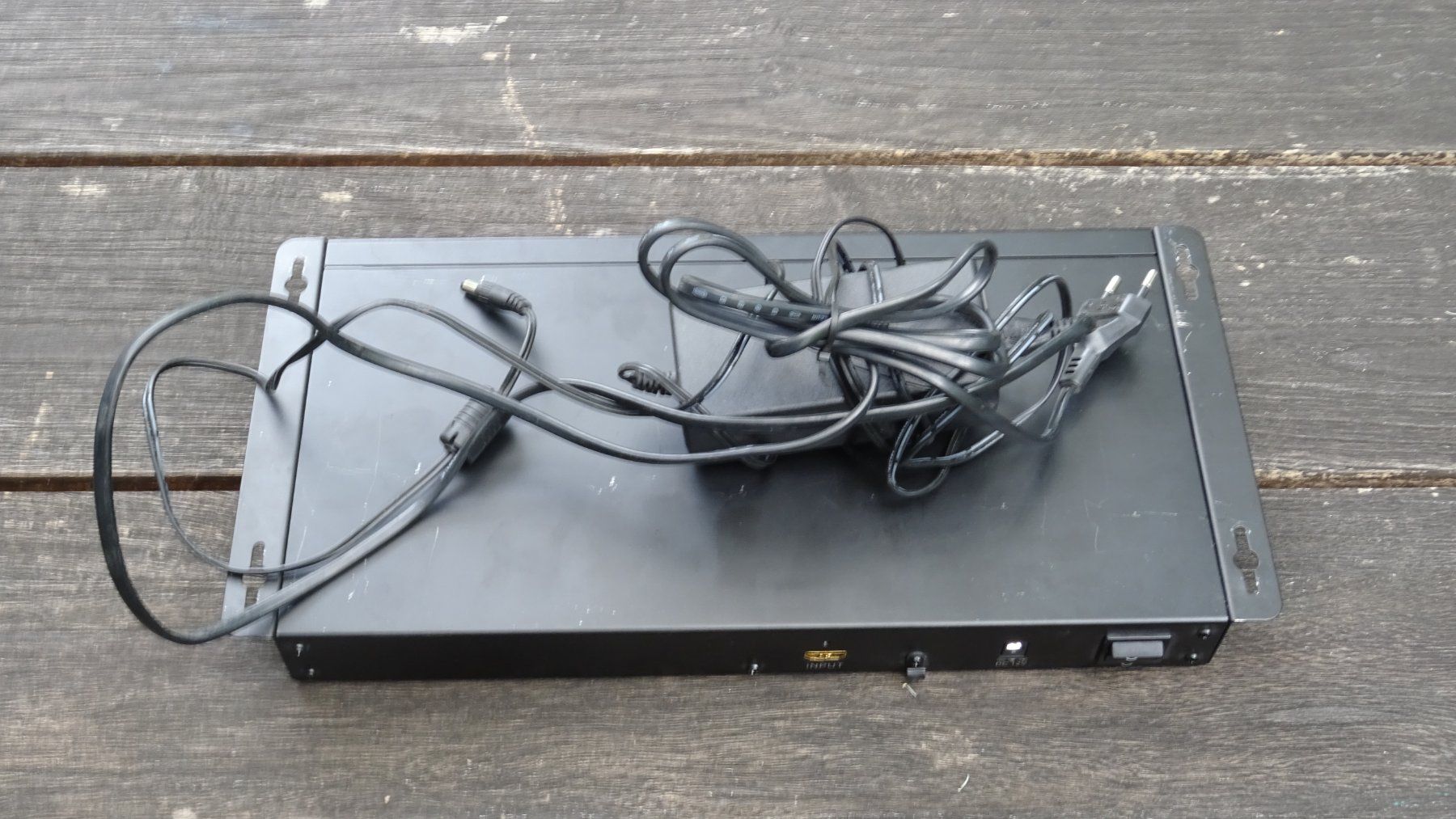 Hubs & Switches: HDMI Splitter 1-Eingang/8-Ausgang HQ AVSPLIT-28 – Gebraucht aus Riedholz von Leo.L 1