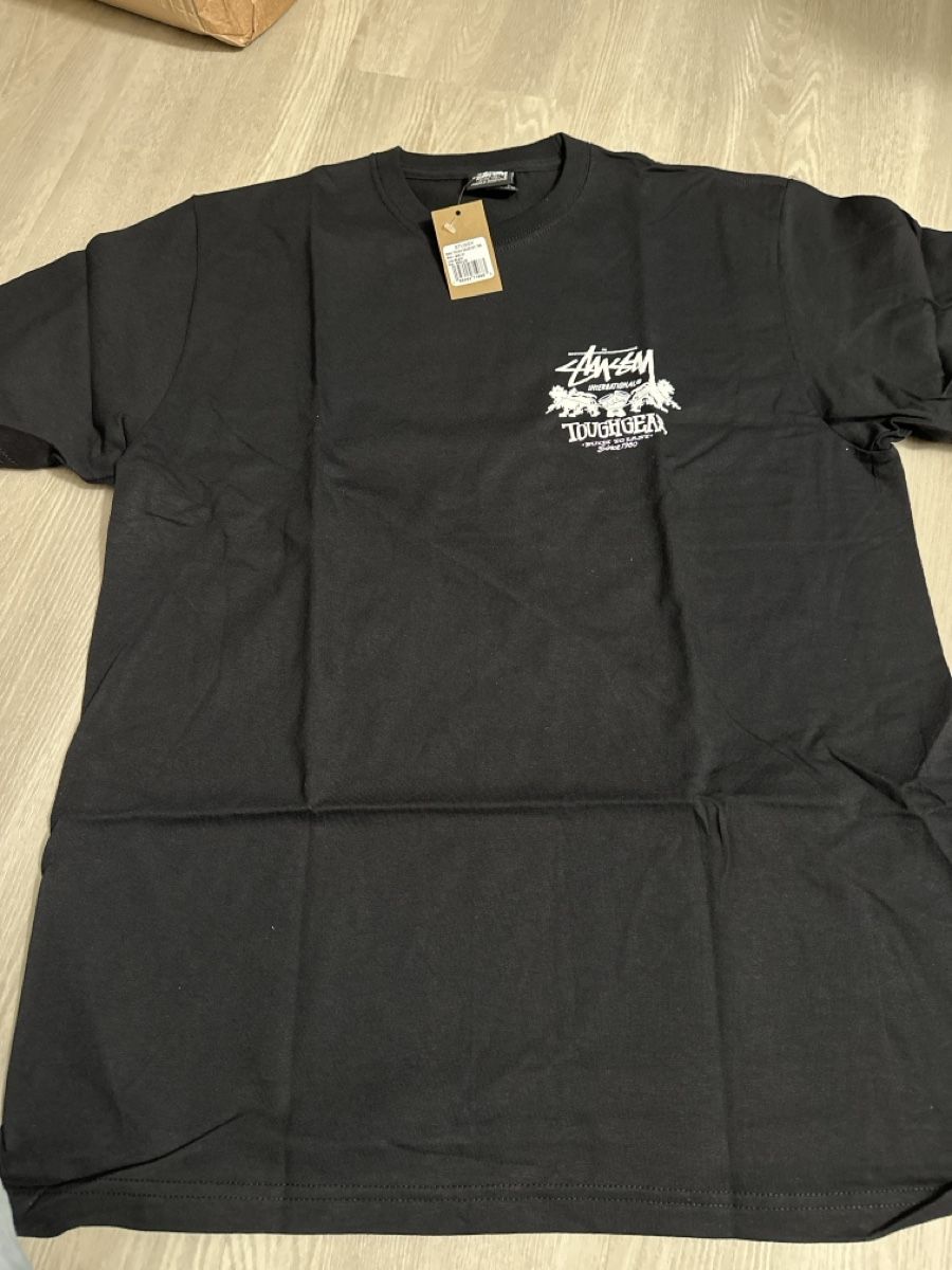 Stüssy T-Shirts: Stüssy International T-Shirt – Neu und originalverpackt aus Trimmis von Subburbia