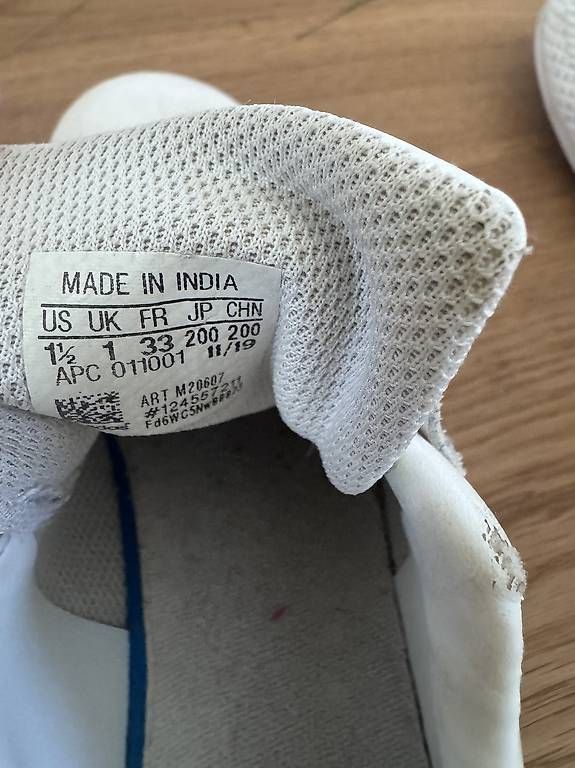 Chaussures garçon: Turnschuhe Adidas Stan Smith, Grösse 33 – D'occasion à Birmensdorf ZH par FiKaVa 4