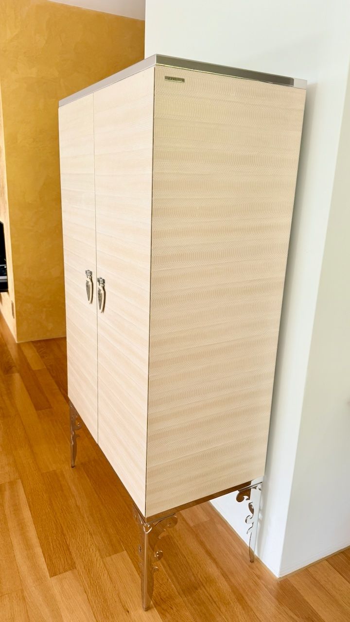 Allestimento di negozi e stand fieristici: Visionnaire Perceval Barschrank Aalleder IPE Cavalli – Usato da Zürich venduto da sr.zurich 2